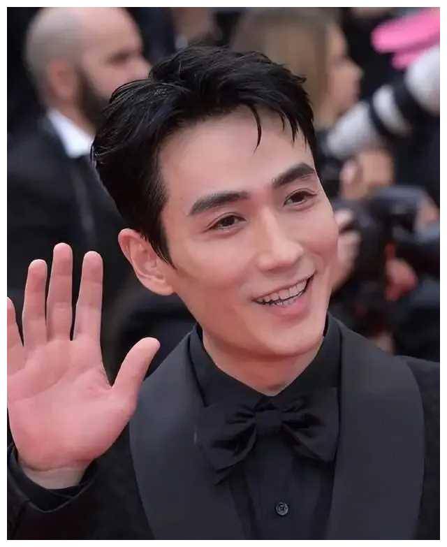 朱一龙曝光养生秘籍记者探秘长相背后的秘密惊艳回答揭晓
