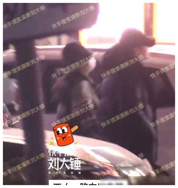网友们看到这对甜蜜情侣,纷纷留言送上祝福与爱心.