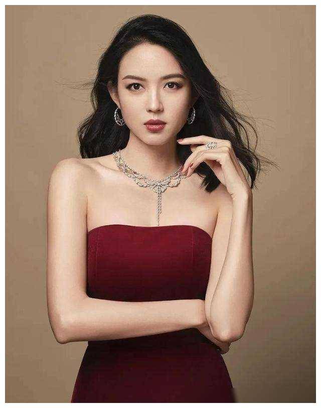 张梓琳:人间极品尤物,绝美惊艳登场,华丽魅力无人能及.