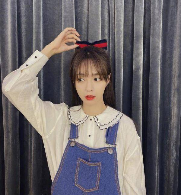 2013年,沈梦辰因主持《我是歌手》一战成名,那是她第一次单人主持出镜