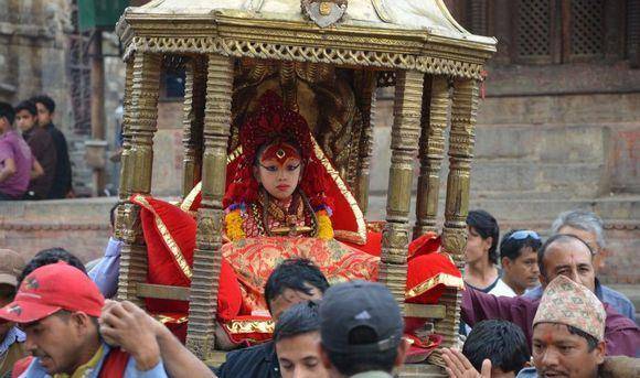 尼泊尔活女神比国王还要至高无上的存在退休后却要孤独终老
