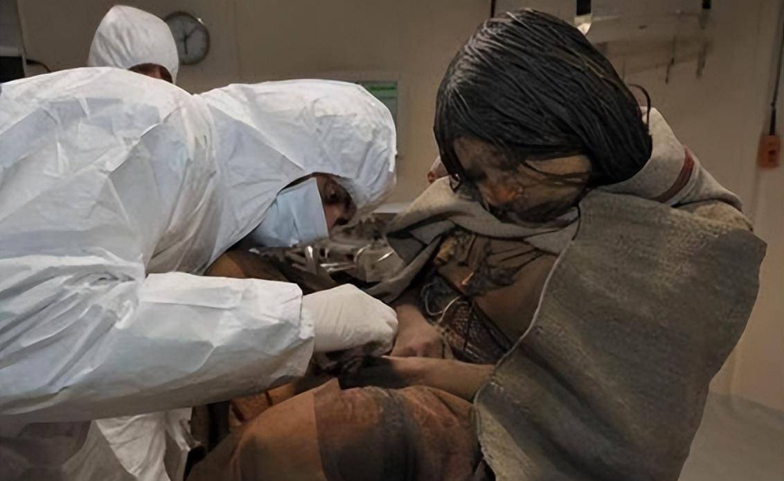 原创6700米山顶惊现冰冻少女历经500年容颜未变怪异死相揭露身份