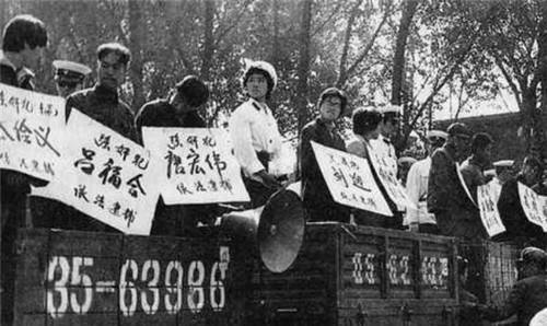 原创1983年首次严打唐山菜刀队为何成典型被枪决的50人到底做了啥