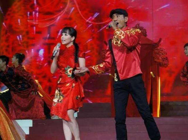 阿宝最早的时候是参加《星光大道》而出道的,他当时介绍自己是一位