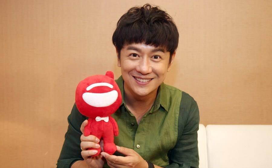 陈浩民整容失败后,化身"超级玛丽",网友:这男人越来越娘了!