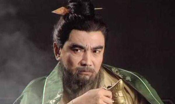 曹操所设校事的头目有卢洪,赵达,当时军中就有这样的谚语:"不畏曹公