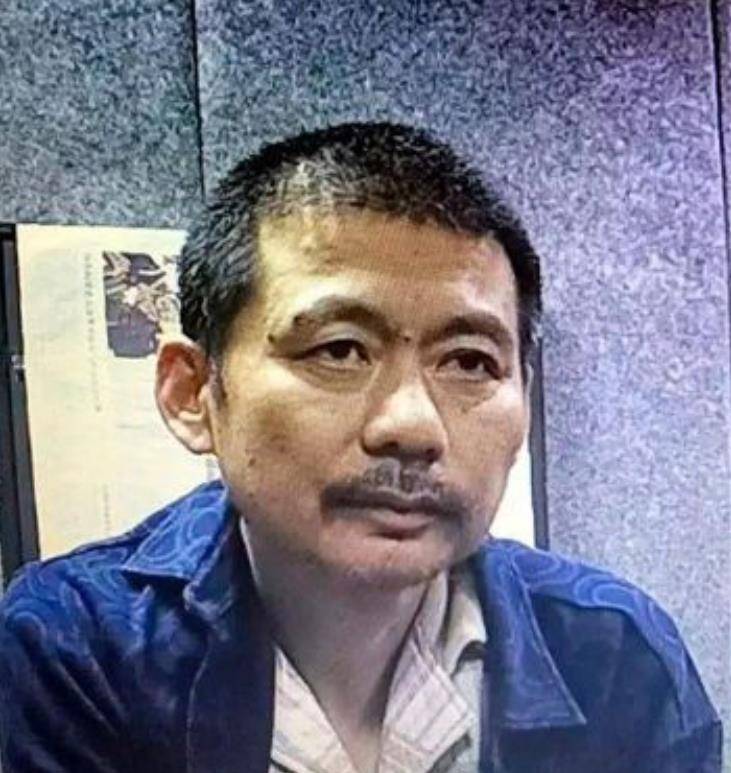 信奉"破财消灾"的文烈宏,甚至还给一名协警贿赂2000万越狱.