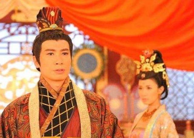 问及李枕不爱说话的原因,大家都一致认为是李枕在唐宪宗府上碰巧遇到
