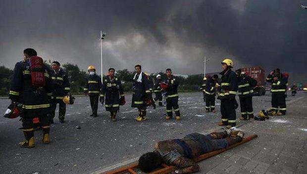 原创故事天津大爆炸全队27名消防员只1人幸存却被指责苟且偷生