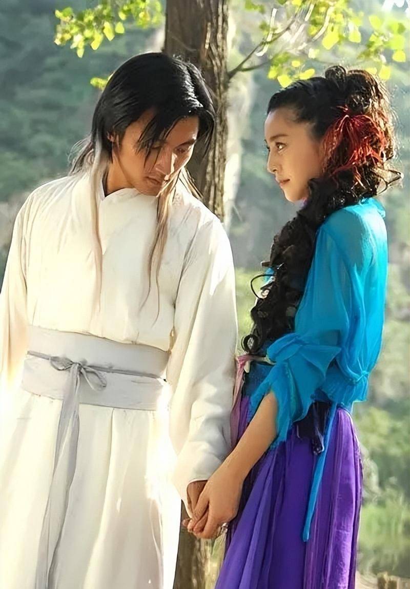 绝世武功移花接木又是极难练的,其中波斯文字难以识别,她又充分利用