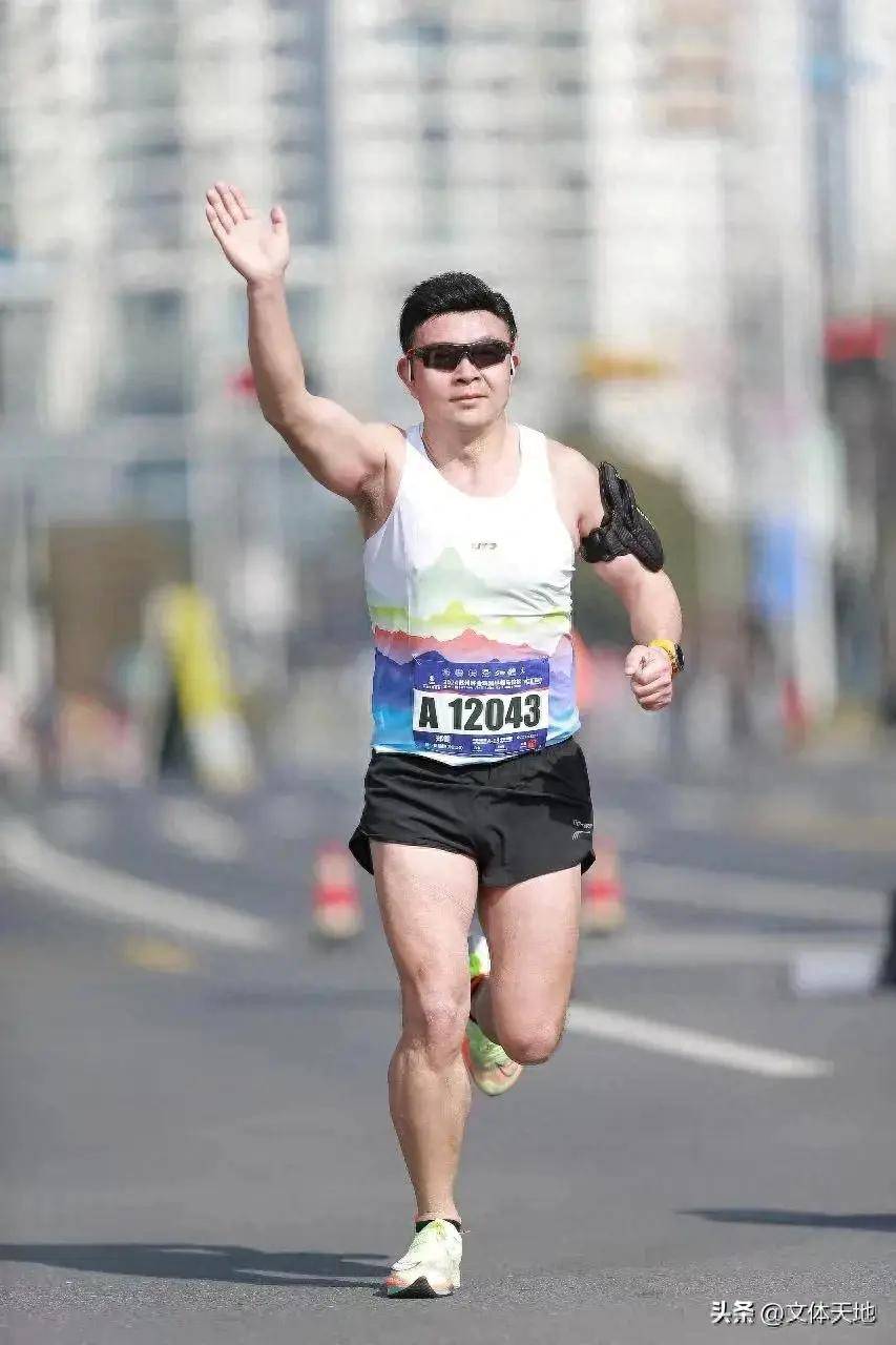 二月天杨柳醉春烟,三月三来山青草漫漫,最美是人间四月的天,一江春水