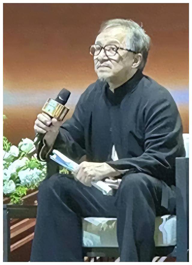 陈道明近照:满头白发,暴瘦健康惹担忧,穿十年前旧衣服生活节俭