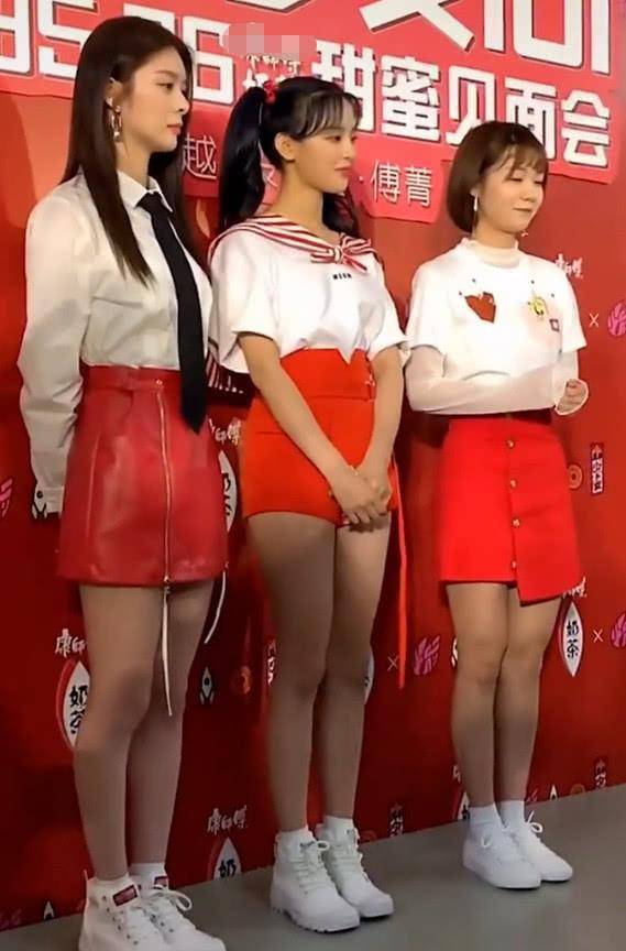 说到杨超越和傅菁,我们都知道,她们俩都是火箭少女中的成员了,尽管在