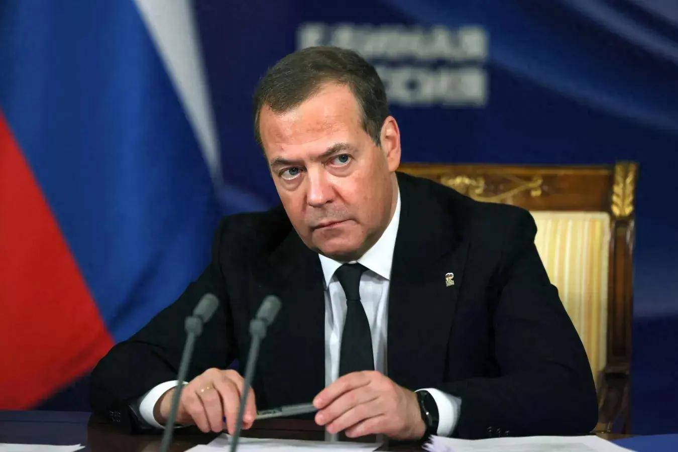 原创向乌派兵防止泽连斯基被推翻俄不给机会法军敢来就追杀到底