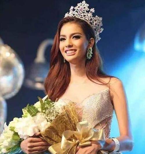 2014年,一个正读大学的22岁人妖妮莎在大赛上斩获了"人妖皇后"的称号.