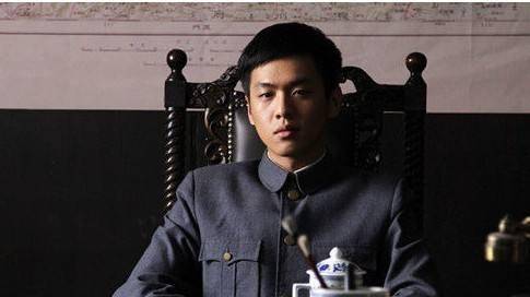 原创张若昀打唇钉上热搜遭中国作家讽刺阳不阳阴不阴