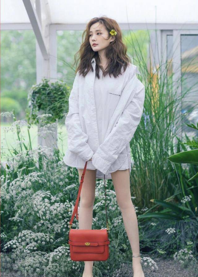 原创李一桐虽然人不红但却长了一副衣架子身材啥衣服都能撑起来