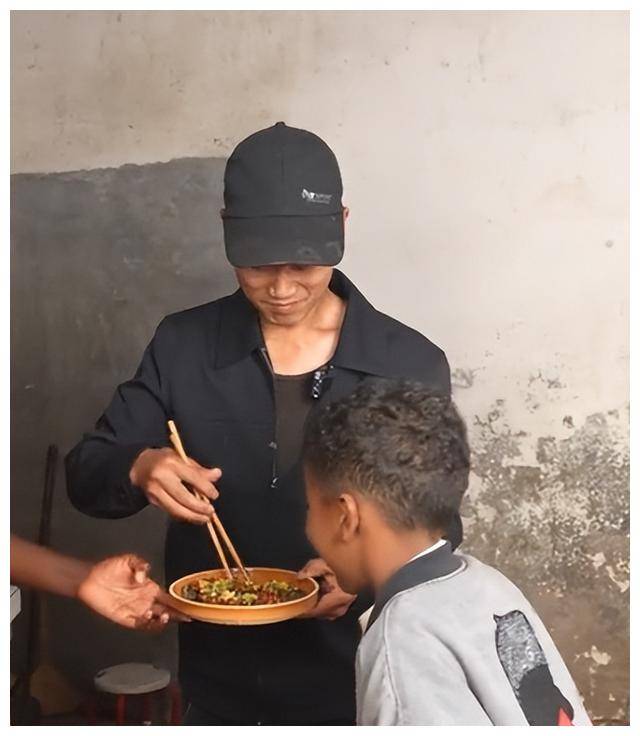 玫瑰孕晚期抓山鸡风波遭遇吴建云揭发哭泣吴子安身陷困境