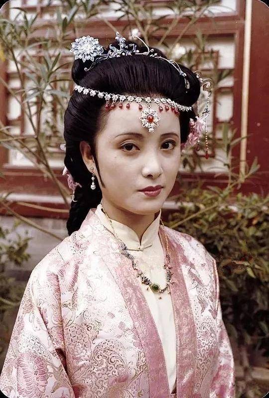 梦引争议,秦可卿擦边露大腿,网友:这是名著,不是青楼_角色_黛玉_作品