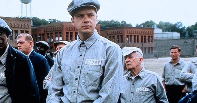 大家有没有发现肖申克的救赎中的漏洞27年不更换的一间牢房