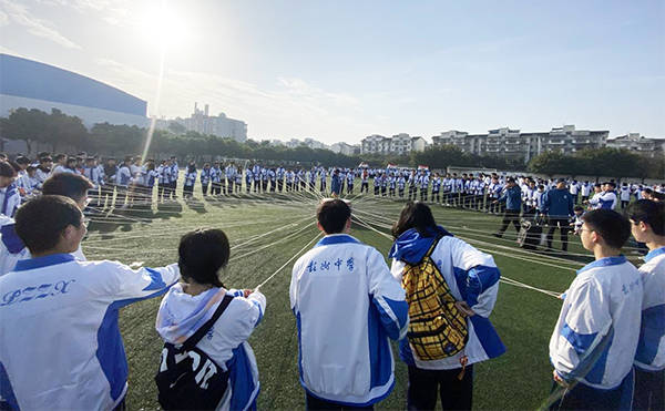 释放压力奔赴梦想四川省彭州中学开展高三户外拓展活动