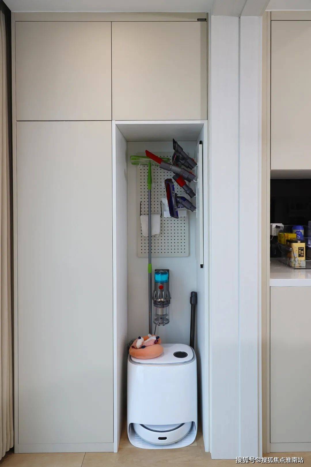 中厨采用了烟灶,洗碗机,水槽,水龙头,垃圾处理器等一系列松下产品