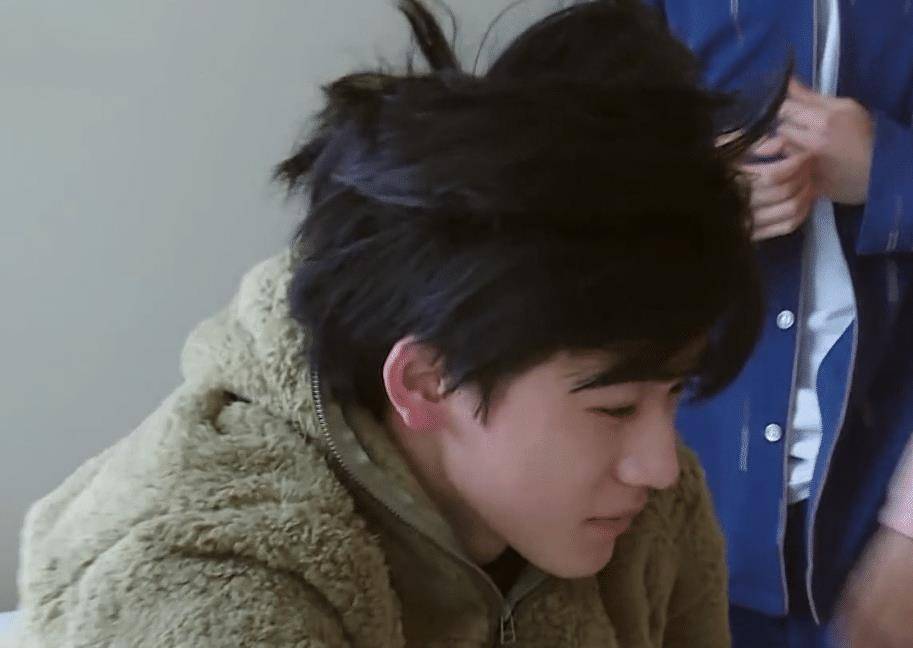 原创宋亚轩起近照被疯传导演要求素颜出镜火了他有17岁吗