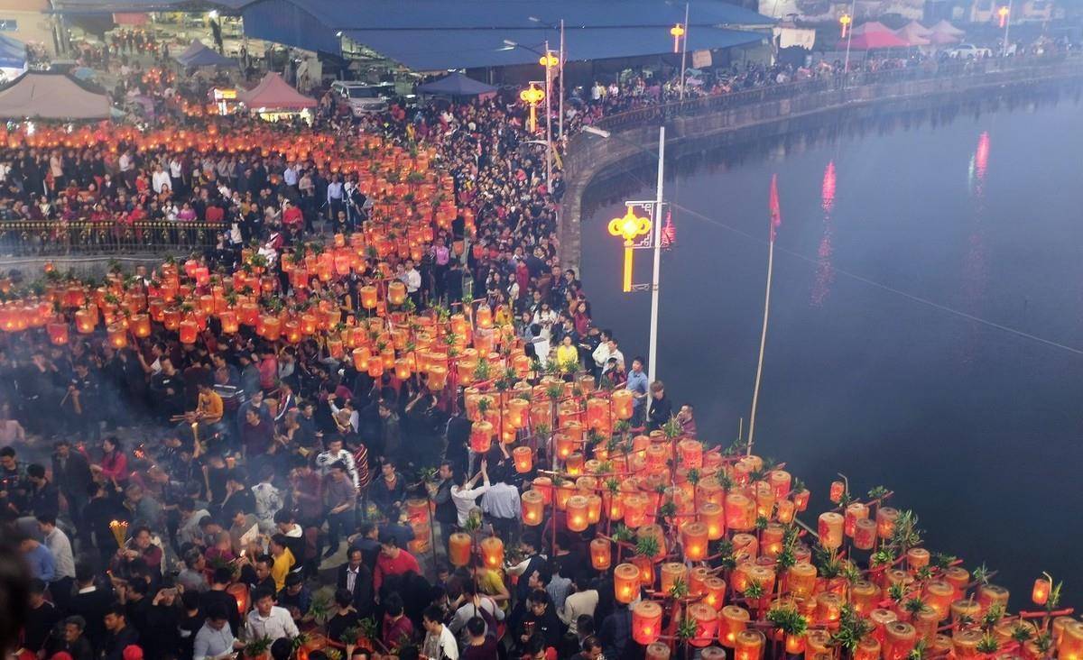 大长陇村人口这么多,其中出的名人也不少,音乐家,戏剧家,政治家,军事