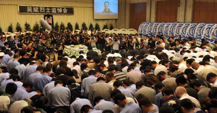 12年,浙江47岁司机肝脏破裂,40秒拯救24人生命,上万人含泪送行_吴斌