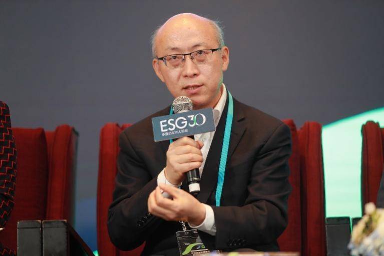 助理綦久竑在由鼎力可持续数字科技ceo王德全主持的第二场圆桌讨论中