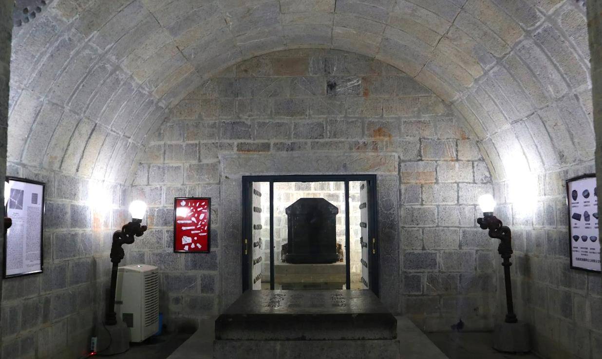 原创包拯出殡21口棺材同时抬出城门真墓1973年才被发现遗骸凌乱