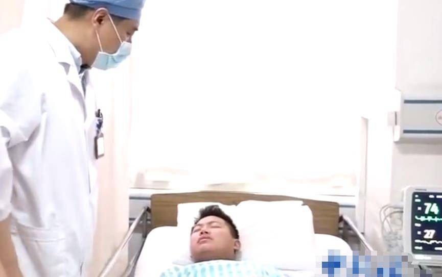 孟凡森_少年_医生