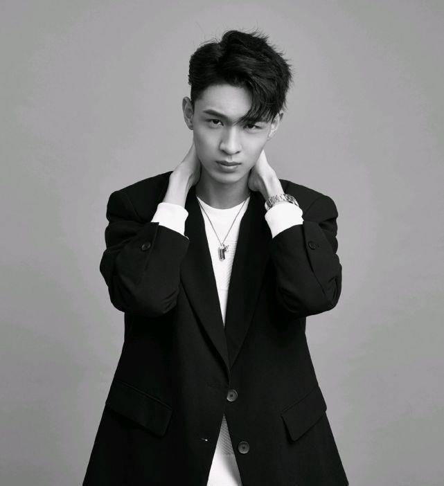 秦霄贤再接新综艺,"公主抱"尹正太意外,效仿郭麒麟的走红之路?