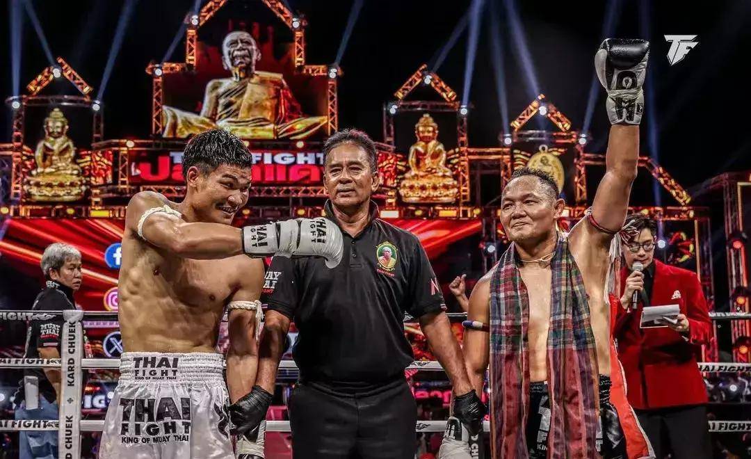 原创善猜连续74战不败新生代泰拳王者一拳打断对手鼻子