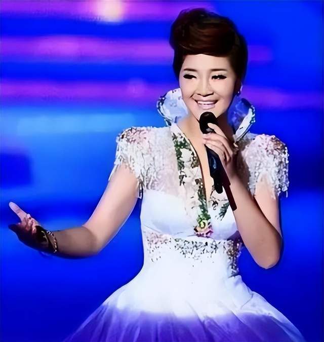 歌手降央卓玛因男子高颜值疯狂倒追婚后生3胎如今怎么样了