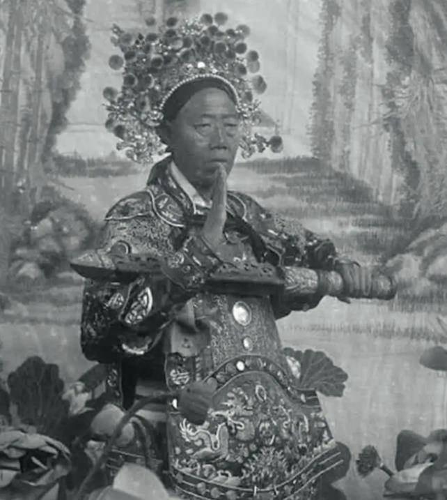 原创1966年北京出土李莲英墓文物局同志帽正比英国女王皇冠宝石大