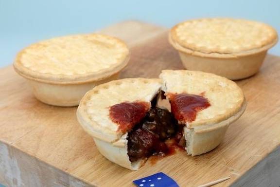 以昆士兰州第八任州长拉明顿勋爵的名字命名,这些美味的海绵蛋糕,蘸了