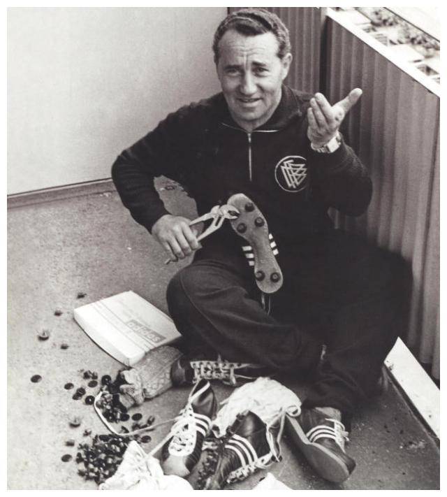 耐克给德国队支持过度阿迪达斯遭受损失曝出偷家事件