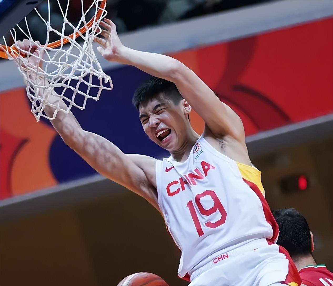 原创央视纪录片争议崔永熙质疑张镇麟亚运最后一投周鹏称琼斯普通