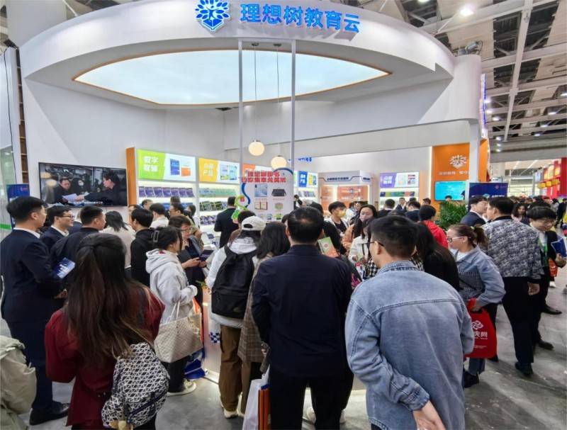 教辅革命聚力共赢众望凸飞教育全新数字化智慧教育新品惊艳长沙