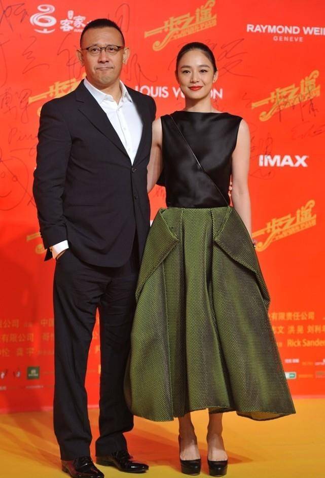 原创姜文挑老婆的眼光真好妻子周韵穿深色也不显老反而很显白