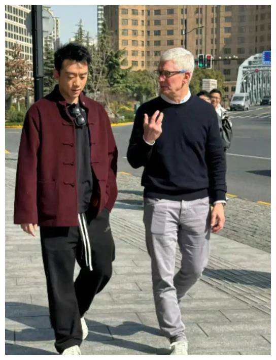 郑恺携手苹果ceo库克共同推广手机品牌合作行动引发热议