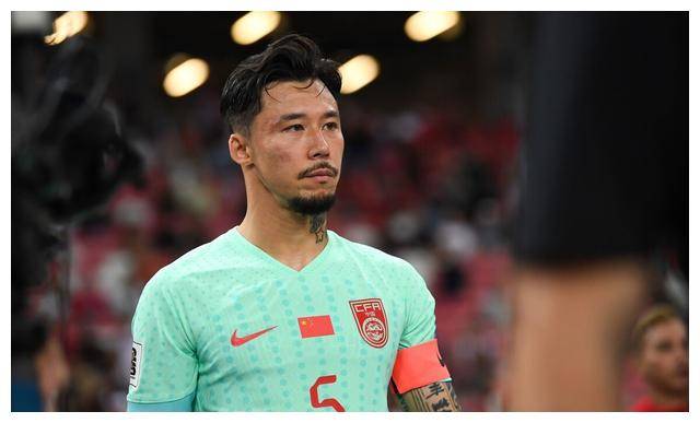 原创国足难驾驭武磊强过张玉宁国足中场难题