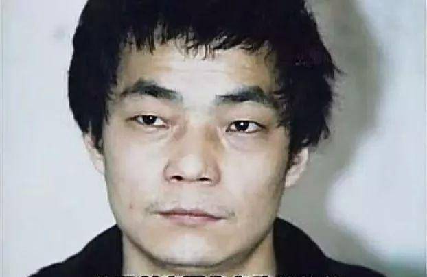 92年一武汉大学教授盗走69件珍宝因一辆军牌轿车最终落网