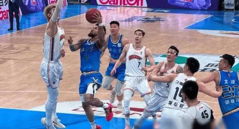 原创上海男篮客场遭遇滑铁卢网友调侃状态掉线何时重连