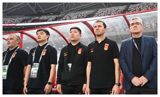 原创深夜告别中国队失去队长34岁核心永别球迷心痛