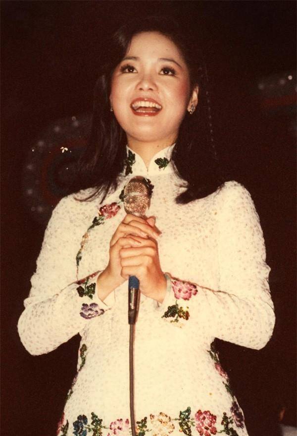 原创邓丽君私房照死后左脸上发现巴掌印图9是小她14岁外籍小男友