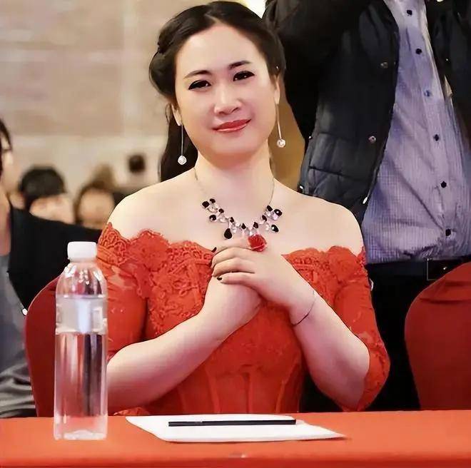 原创46岁芙蓉姐姐近况曝光从万民嘲笑到亿万富婆她才是逆风翻盘