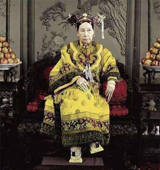 原创慈禧睡个觉究竟有多麻烦为何一晚上下来把宫女累坏了