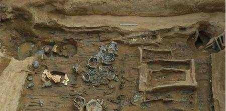 原创曹操靠盗墓养活军队刘备又是怎样做的呢他的做法更加卑劣